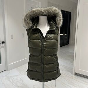 Gap Puffer Vest